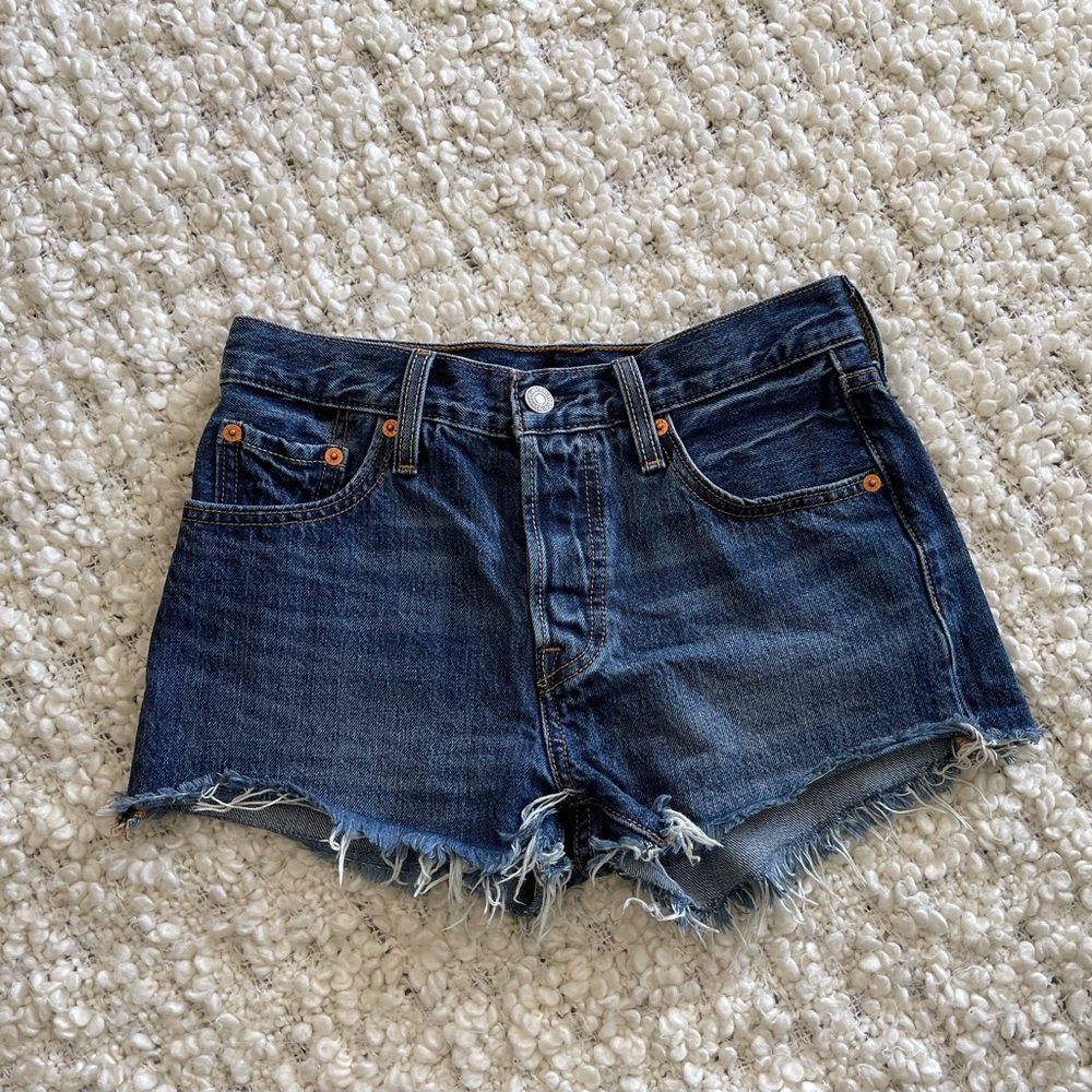 Levi’s denim shorts- size 25
